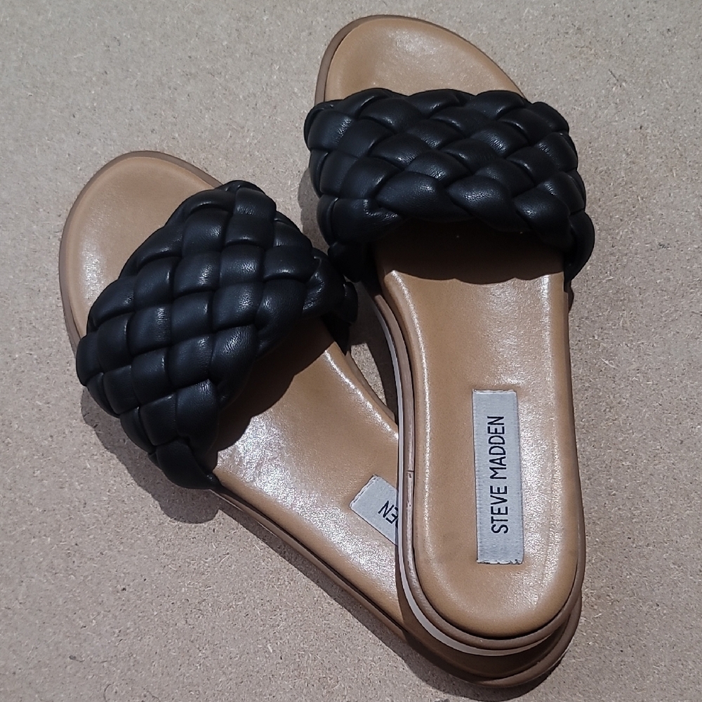 Steve Madden Black and Tan Casual Sandals with Leather Quilted Woven Strap  9